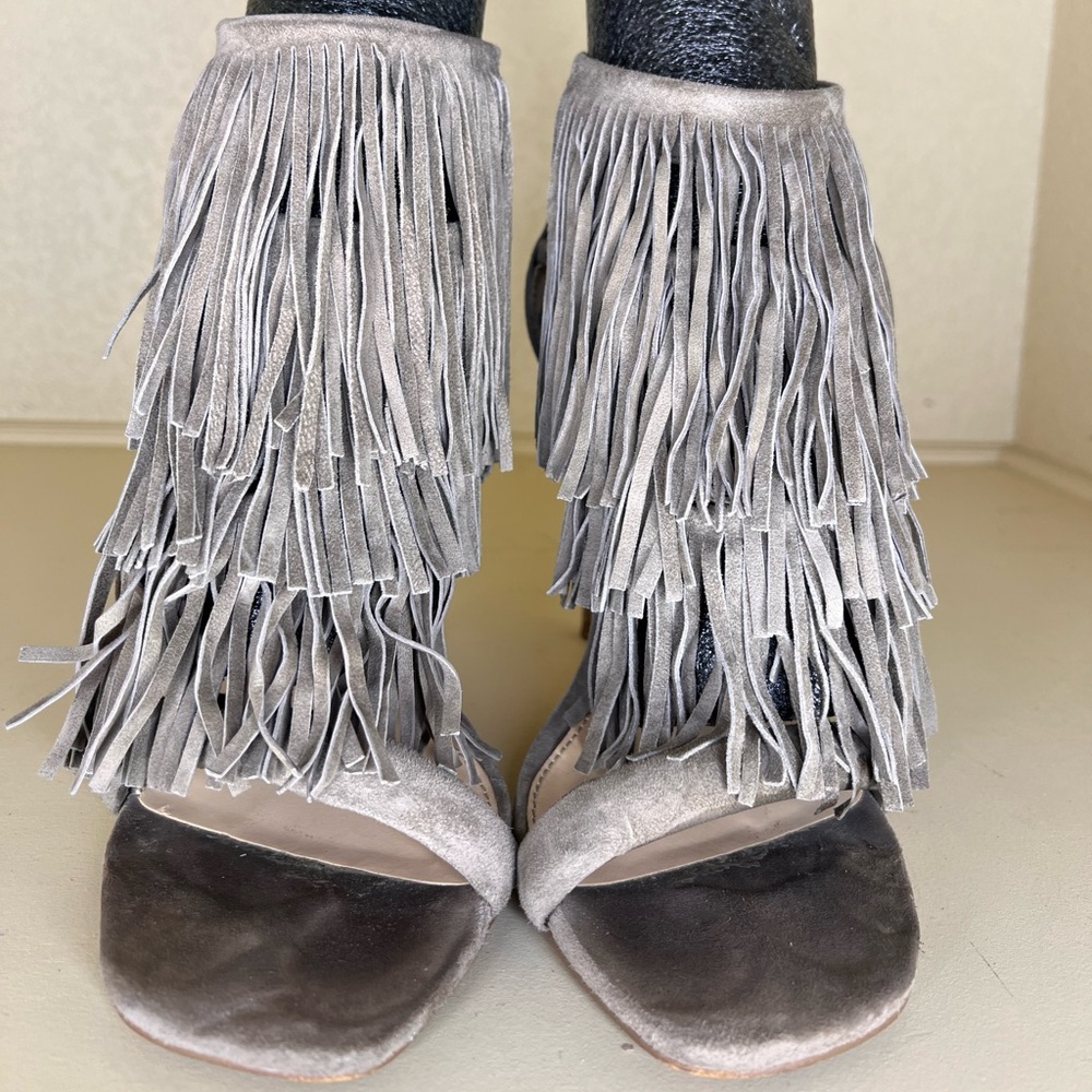Size 9.5 Fringly beauty. Steve Madden, suede, gorgeous taupe color!